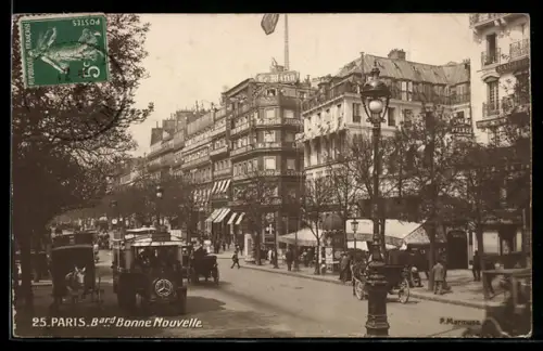 AK Paris, Boulevard Bonne Nouvelle, vue de la rue animée avec voitures et passants