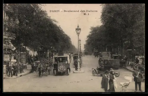 AK Paris, Boulevard des Italiens avec voitures et passants animés