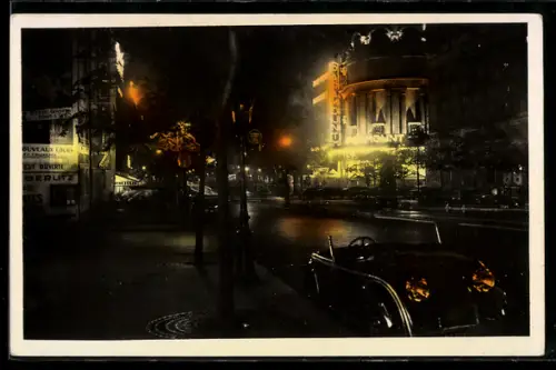 AK Paris, Les Grands Boulevards la nuit avec illuminations et voiture vintage