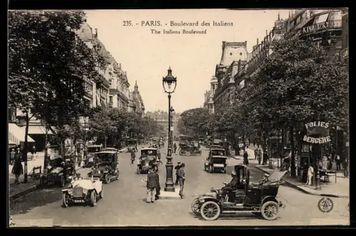 AK Paris, Boulevard des Italiens avec voitures et passants