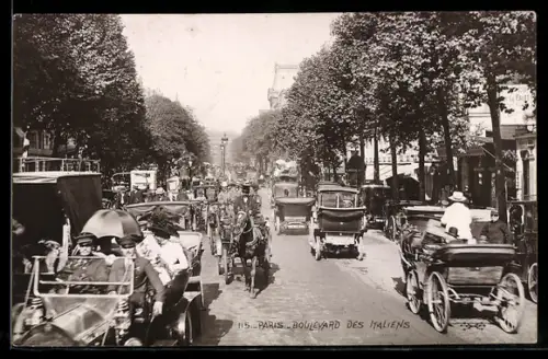AK Paris, Boulevard des Italiens animé avec voitures et calèches