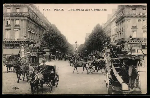 AK Paris, Boulevard des Capucines avec voitures à cheval et bâtiments majestueux