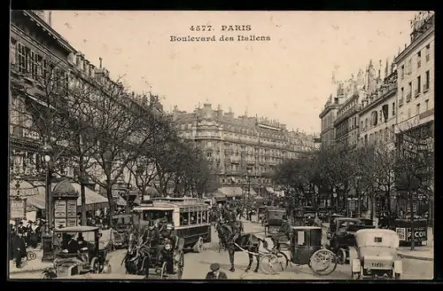 AK Paris, Boulevard des Italiens avec circulation animée et tramways