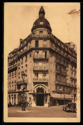 AK Paris, Hôtel Bony-Lafayette, vue de la facade avec voitures et passants, 28, Rue Montholon