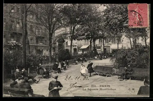 AK Paris, Le Square Montholon avec des promeneurs et des bancs