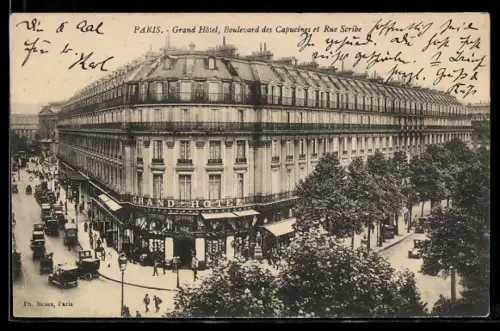 AK Paris, Grand Hôtel, Boulevard des Capucines et Rue Scribe avec voitures et passants animés