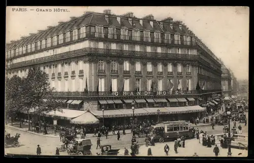 AK Paris, Grand Hôtel avec scène animée de rue et tramway