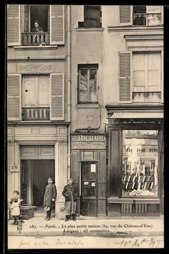 AK Paris, La plus petite maison, 39, Rue du Château-d`Eau