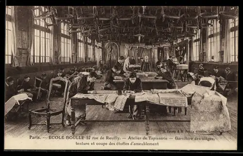 AK Paris, Ecole Boulle, 57, Rue de Reuilly, Atelier de Tapisserie, Garniture des sièges...