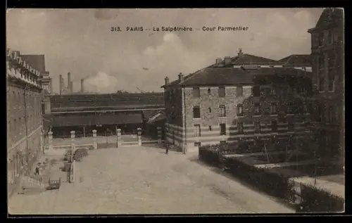 AK Paris, La Salpetrière, Cour Prmentier