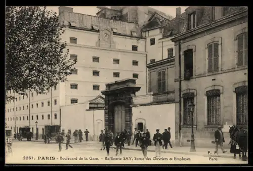 AK Paris, Boulevard de la Gare, Raffinerie Say, Sortie des Ouvriers et Employés