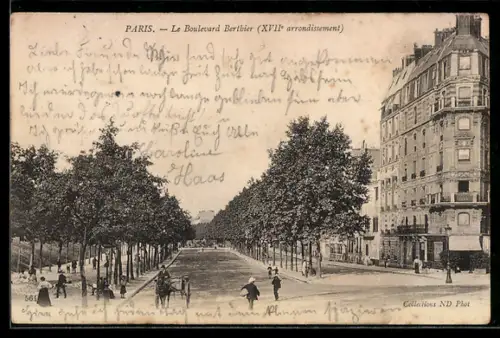 AK Paris, Le Boulevard Berthier, avec passants et calèches