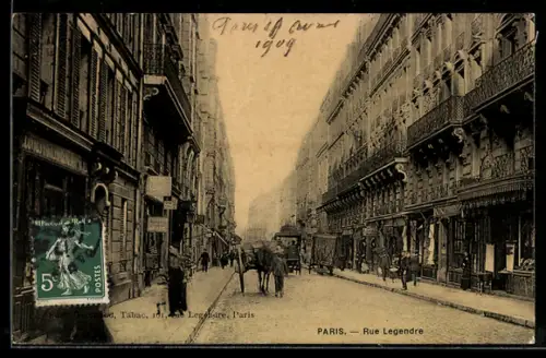AK Paris, Rue Legendre avec passants et chevaux dans la rue animée