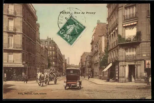 AK Paris, Rue de Prony avec voiture et calèche dans la rue animée