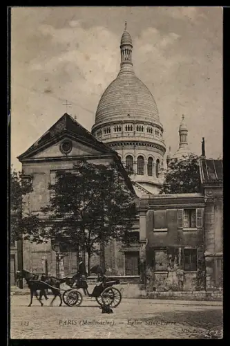 AK Paris, Montmartre, Église Saint-Pierre et vue sur le dôme de la Basilique du Sacré-Coeur