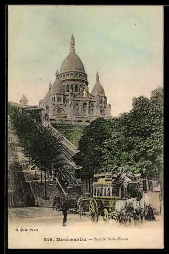 AK Paris, Montmartre, Square Saint-Pierre avec la basilique du Sacré-Coeur en arrière-plan
