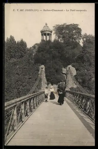 AK Paris, Buttes-Chaumont, Le Pont suspendu