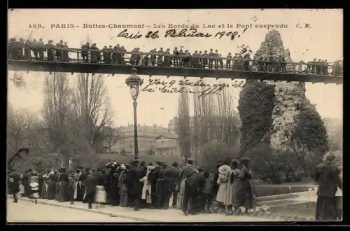 AK Paris, Buttes-Chaumont, Les Bords du Lac et le Pont suspendu
