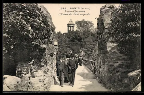 AK Paris, Buttes-Chaumont, L`Entrée du Pont suspendu