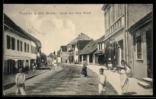 AK Bos. Brod, Strassenpartie mit Kindern