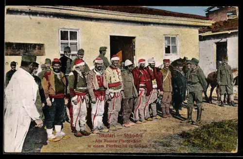 AK Shkodra, Alle Rassen Pferdewärter in einem Pferdestall mit Soldaten