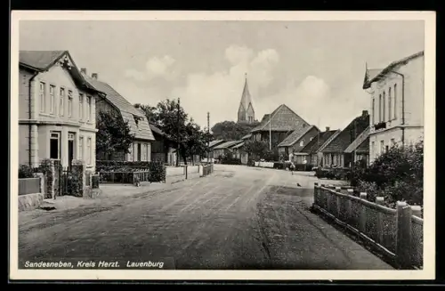AK Sandesneben, Strasse mit Kirche