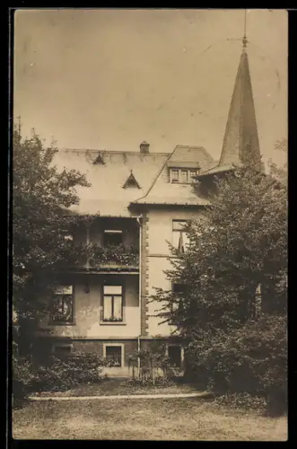 Foto-AK Frankfurt-Bockenheim, Aussenansicht einer Villa 1912 mit Gartenanlage