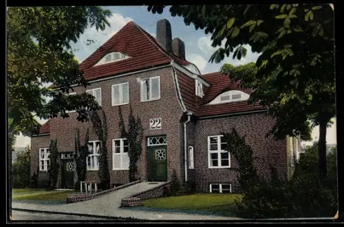 AK Lübeck, Krankenhaus in der Aussenansicht mit gepflegtem Garten