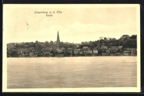 AK Lauenburg a. d. Elbe, Totalansicht mit Kirche
