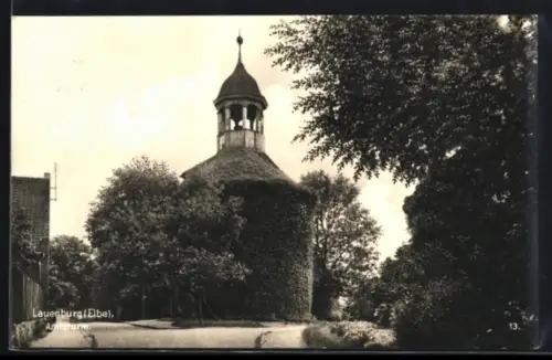 AK Lauenburg /Elbe, Strassenpartie am Amtsturm