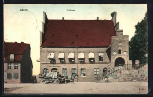 AK Mölln, Frontalansicht vom Rathaus mit Städt. Sparkasse