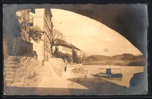 Foto-AK Passau, Ortspartie mit Uferpromenade