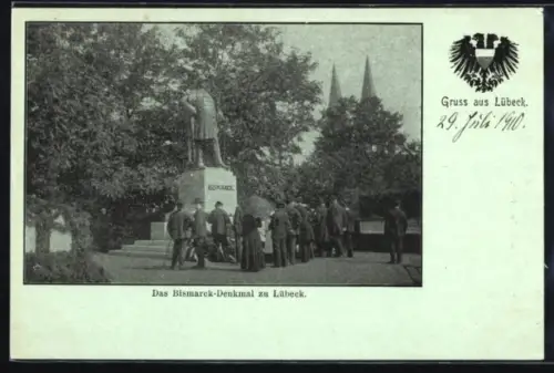AK Lübeck, Bismarck-Denkmal mit Besuchern, Wappen
