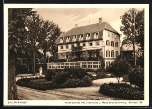 AK Bad Pyrmont, Altenauplatz mit Drakevase u. Haus Braunschweig