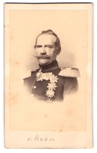 Fotografie unbekannter Fotograf und Ort, General-Lieutenant von Roon in Uniform mit Pour le Merite und Bruststernen