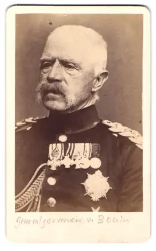 Fotografie unbekannter Fotograf und Ort, Generalgouverneur von Bonin m. Hohenzollernschem Hausorden m. Krone