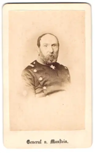 Fotografie unbekannter Fotograf und Ort, General von Manstein im Überrock mit Pour le Merite