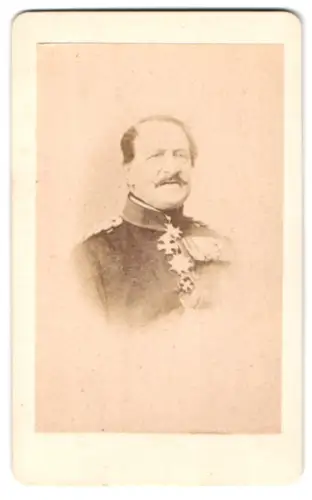 Fotografie unbekannter Fotograf und Ort, General von Zastrow mit Pour le Merite und grosser Ordensspange