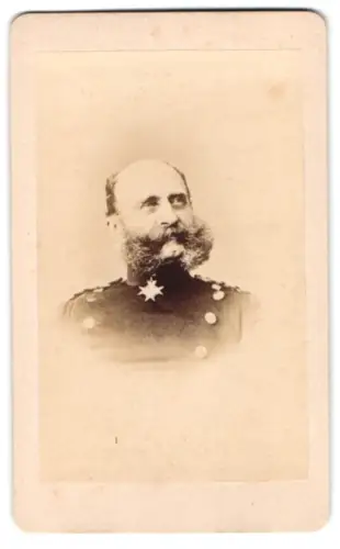 Fotografie unbekannter Fotograf und Ort, Generalleutnant von Loewenfeld im Überrock mit Pour le Merite