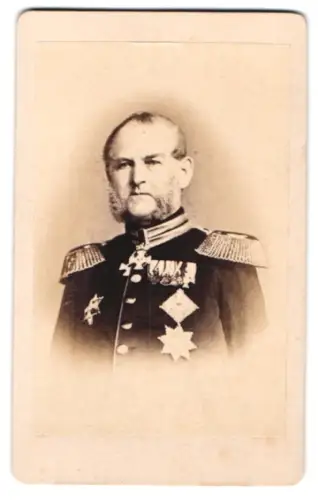 Fotografie unbekannter Fotograf und Ort, Geh. Ober-Medizinalrat Dr. Grimm in Garde-Uniform