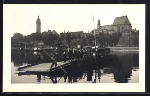 Foto-AK Frankfurt-Höchst, Kirche mit Main-Fähre