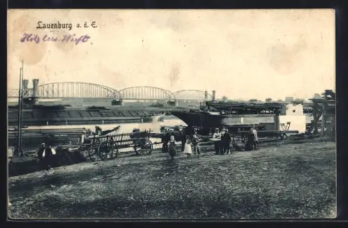 AK Lauenburg a. d. E., Uferpartie mit Brücke