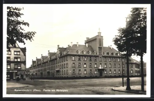 AK Kaiserslautern /Pfalz, Strassenpartie am Marienplatz