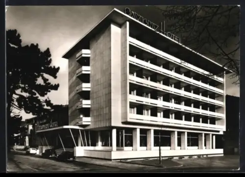 AK Frankfurt-Westend, Savigny-Hotel mit Strasse