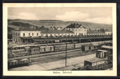 AK Bebra, Bahnhof mit Gleisen u. Personenzug aus der Vogelschau