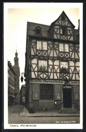 AK Koblenz, Gasthaus Alte Weinstube mit Strasse u. Turm