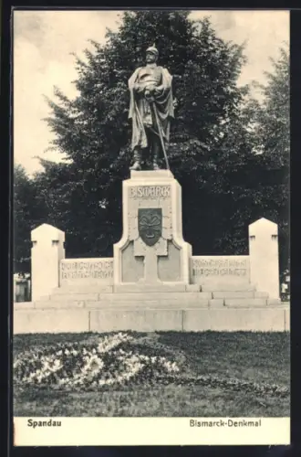 AK Spandau, Bismarck-Denkmal, Zier-Blumenbeet