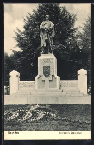 AK Spandau, Bismarck-Denkmal, mit Blumenbeet