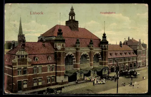 AK Lübeck, Hauptbahnhof mit Leuten am Eingang