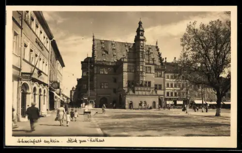 AK Schweinfurt am Main, Rathaus und Strassenpartie mit Geschäften